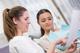 Zahnärztin und ZMP Gespräch